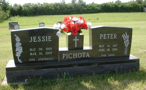 Pichota, Jessie 2003 & Peter 1990.jpg